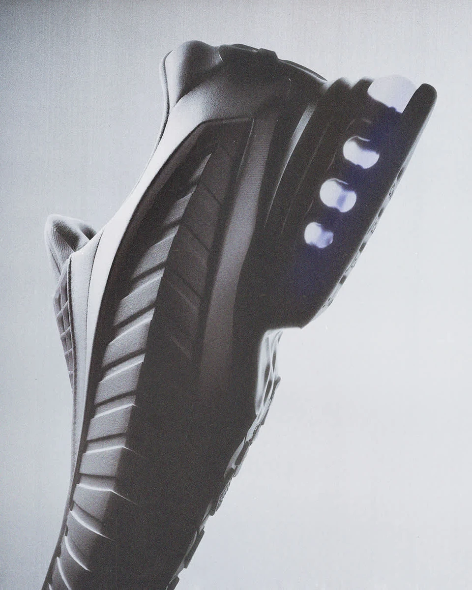 Nike Air Max Dolce
'Metallic Silver' — IB4527-001