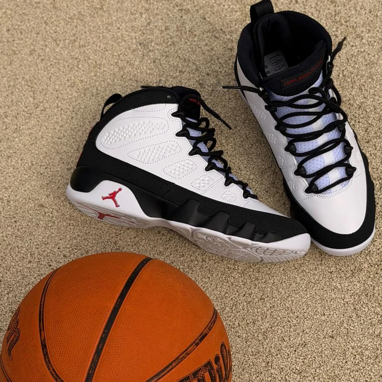 Air Jordan 9 Retro OG
'Space Jam' — IX6179-100