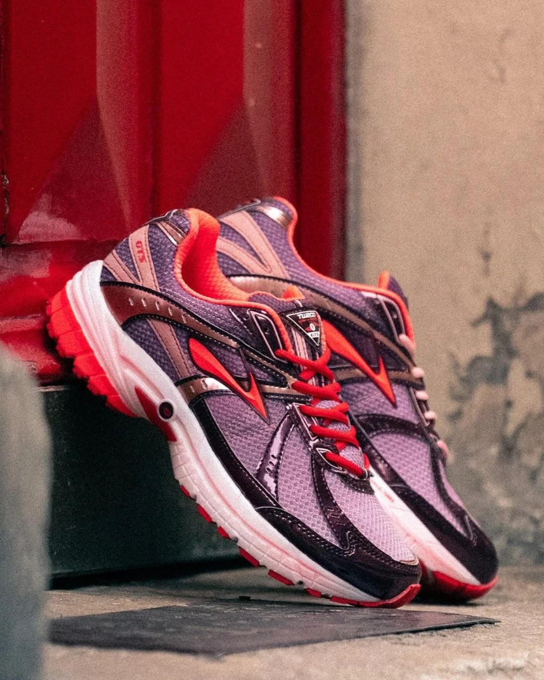 The Athletic Fusion: Where Performance Meets Urban Style — 1000681D670