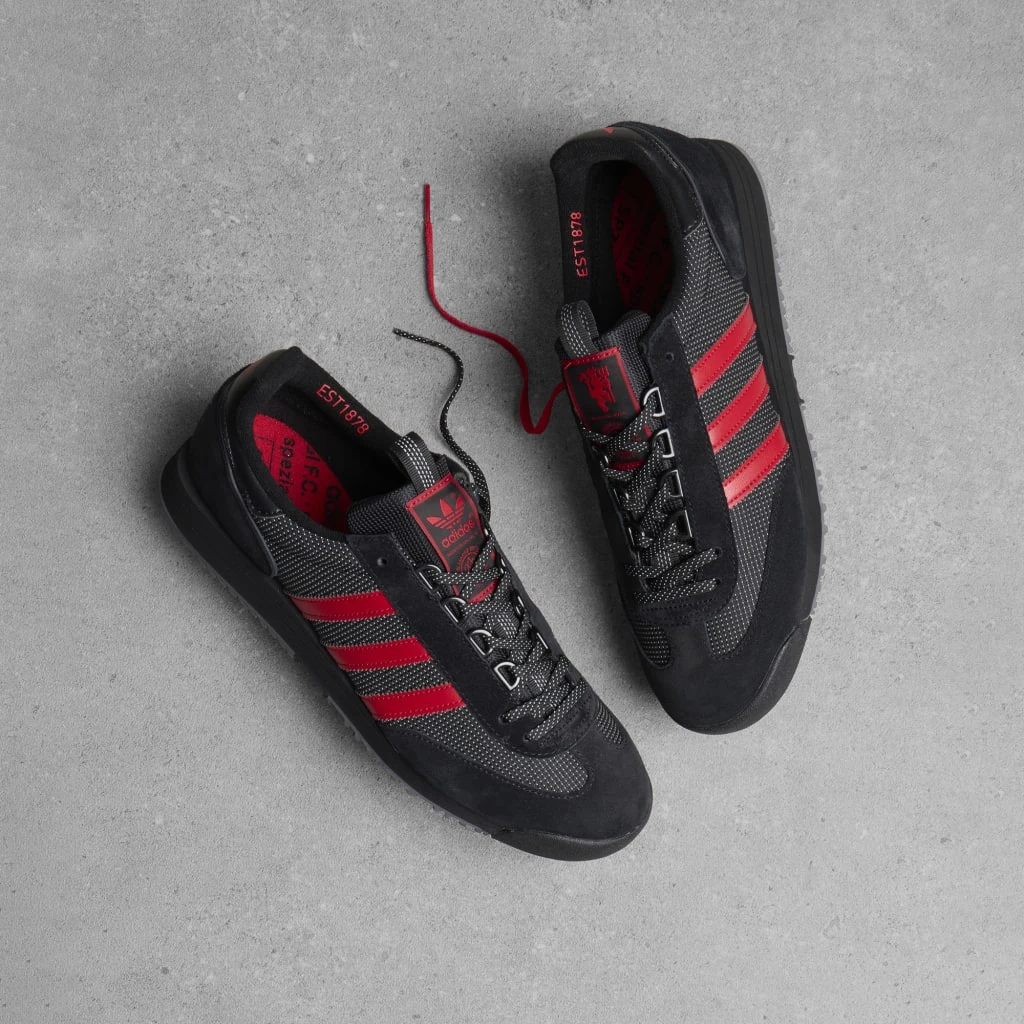 adidas SPZL x Manchester United
FC SL83
Core Black / Silver Metallic — KK0764