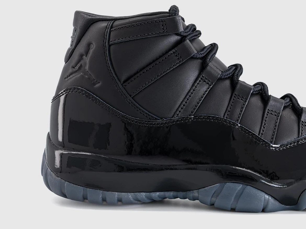 Comme des Garçons
Homme Plus x Air Jordan 11
'Black' — IV7639-001