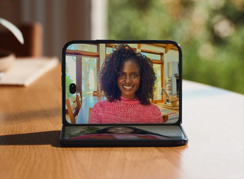 Apple dévoile l’iPhone Duo, son premier iPhone pliable