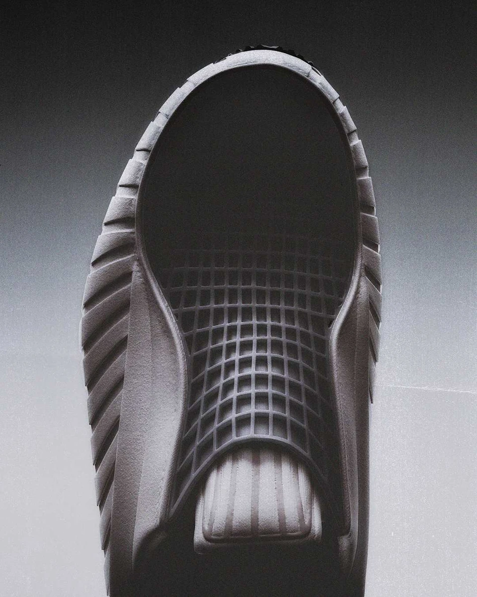 Nike Air Max Dolce
'Metallic Silver' — IB4527-001