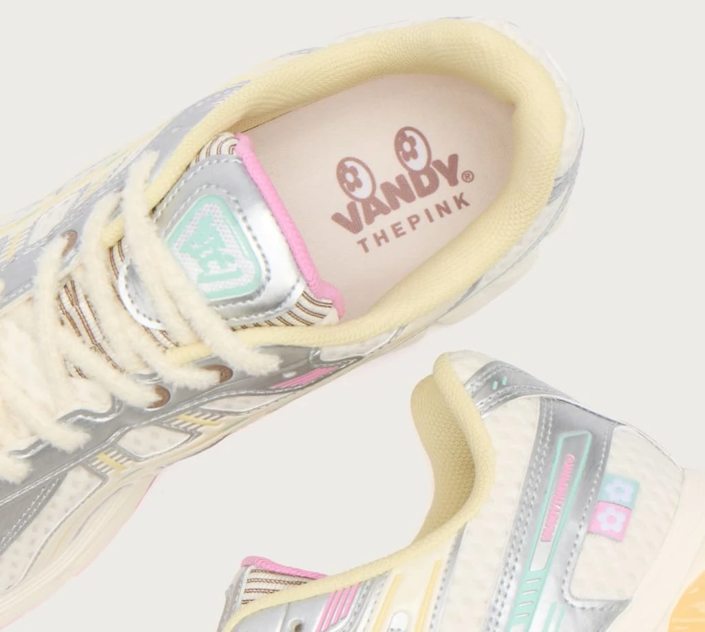 Asics x VANDYTHEPINK Gel-Kayano 12.1: Wenn Running-Erbe auf Urban Art trifft — 1203B302-100