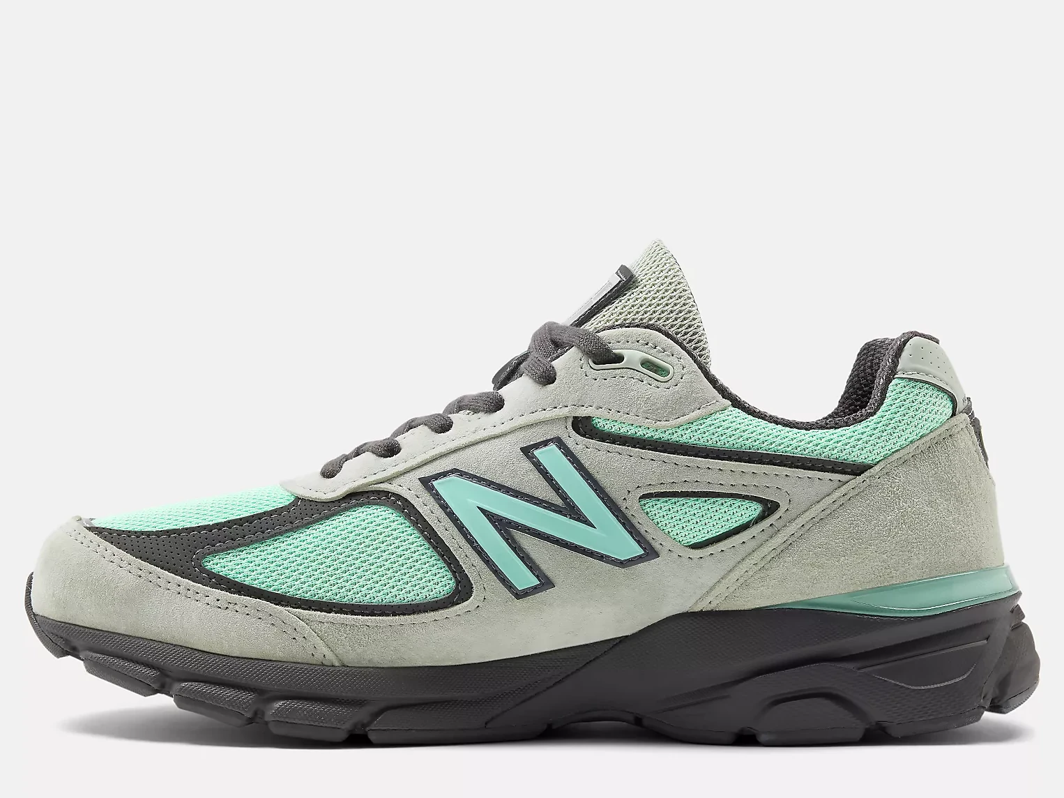 New Balance 990v4
Made In USA
'Silver Moss Mint' — U990GE4