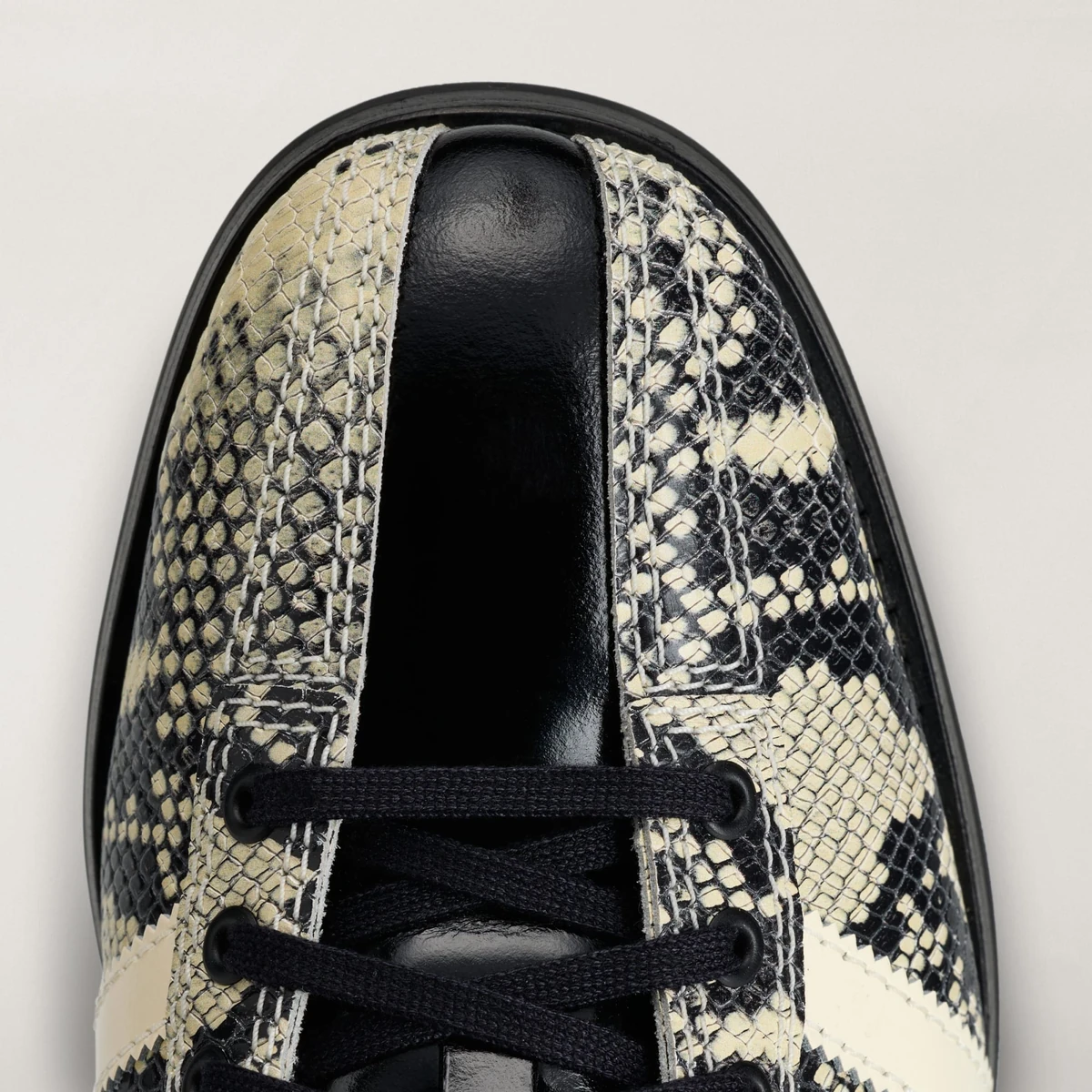 adidas x Brain Dead Bowling
'Snakeskin'
Grey / White / Black — KJ0662