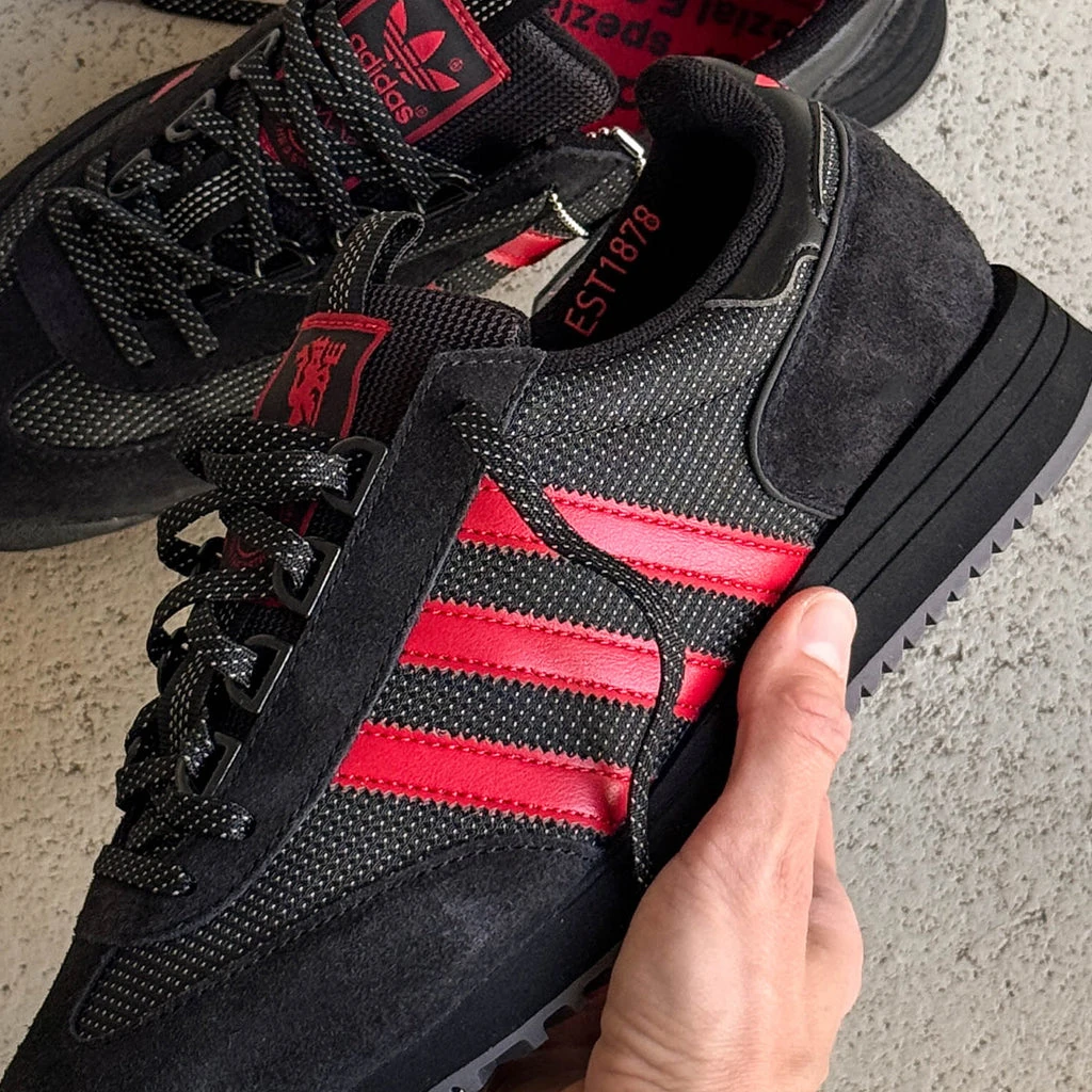 adidas SPZL x Manchester United
FC SL83
Core Black / Silver Metallic — KK0764
