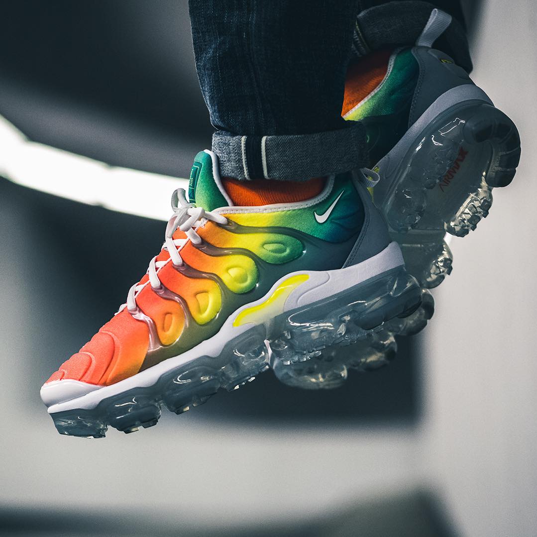 multi coloured vapormax