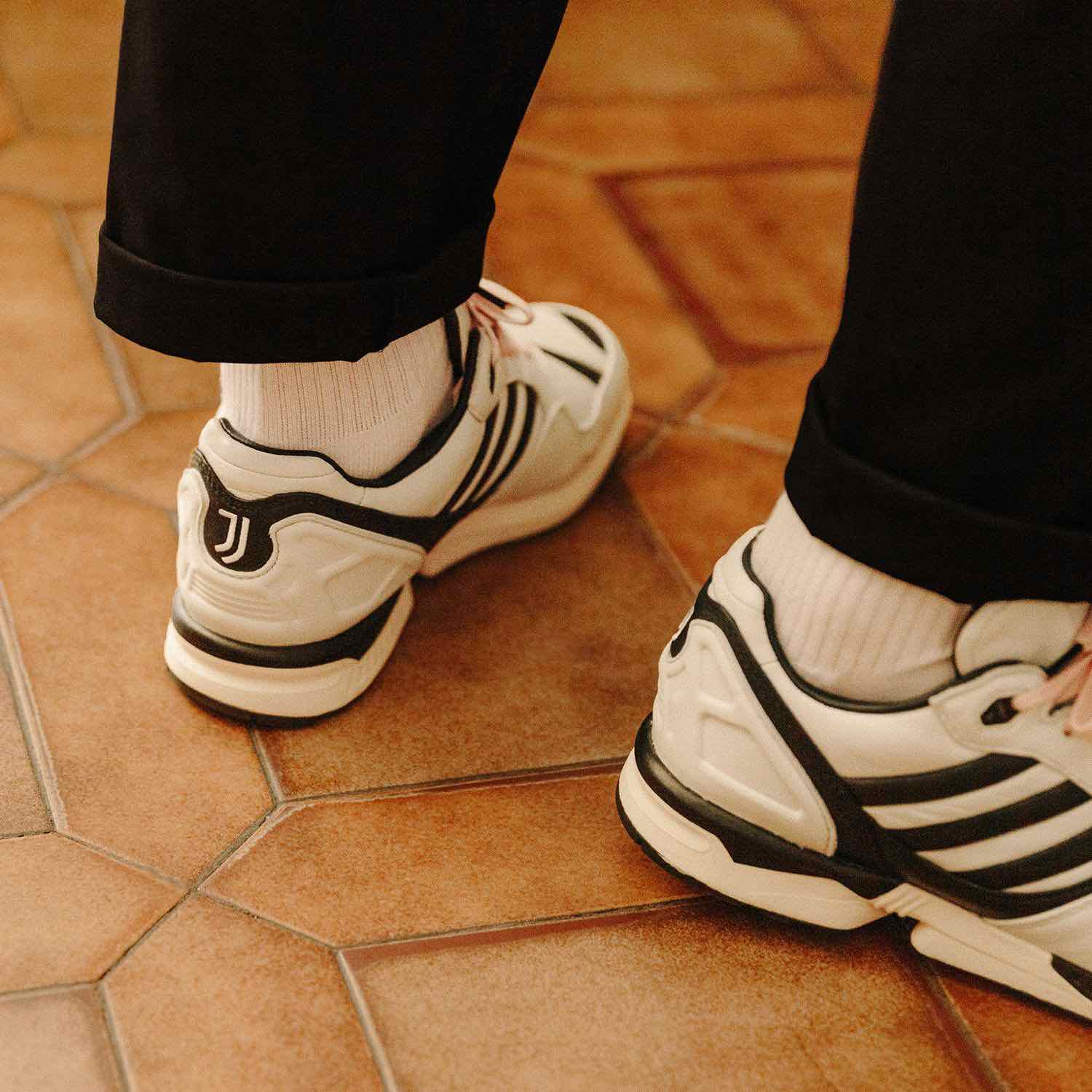 insidesneakers • Adidas x Juventus F.C. ZX 6000 White / Black • FZ0345