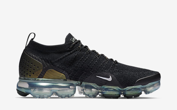 vapormax flyknit 2 black and gold