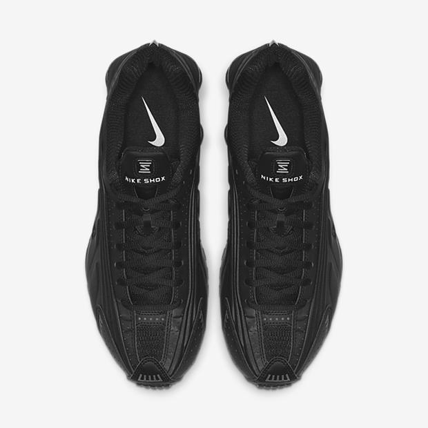 Nike Shox R4
« Triple Black »