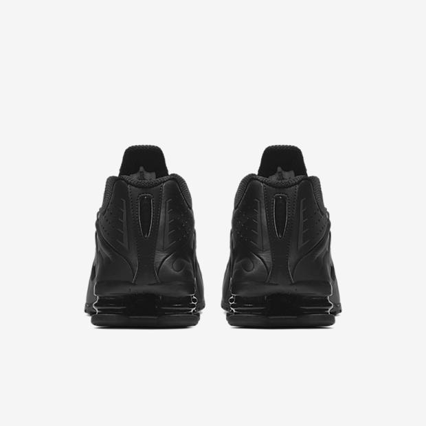 Nike Shox R4
« Triple Black »
