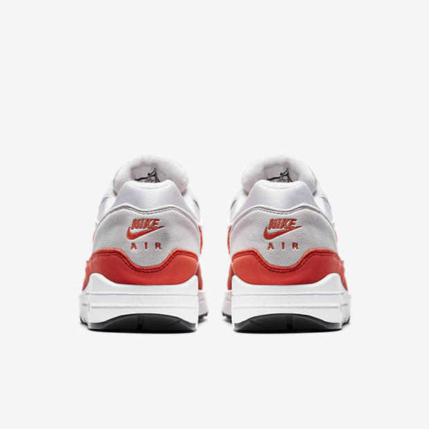 Nike Air Max 1
Vast Grey / Habanero Red