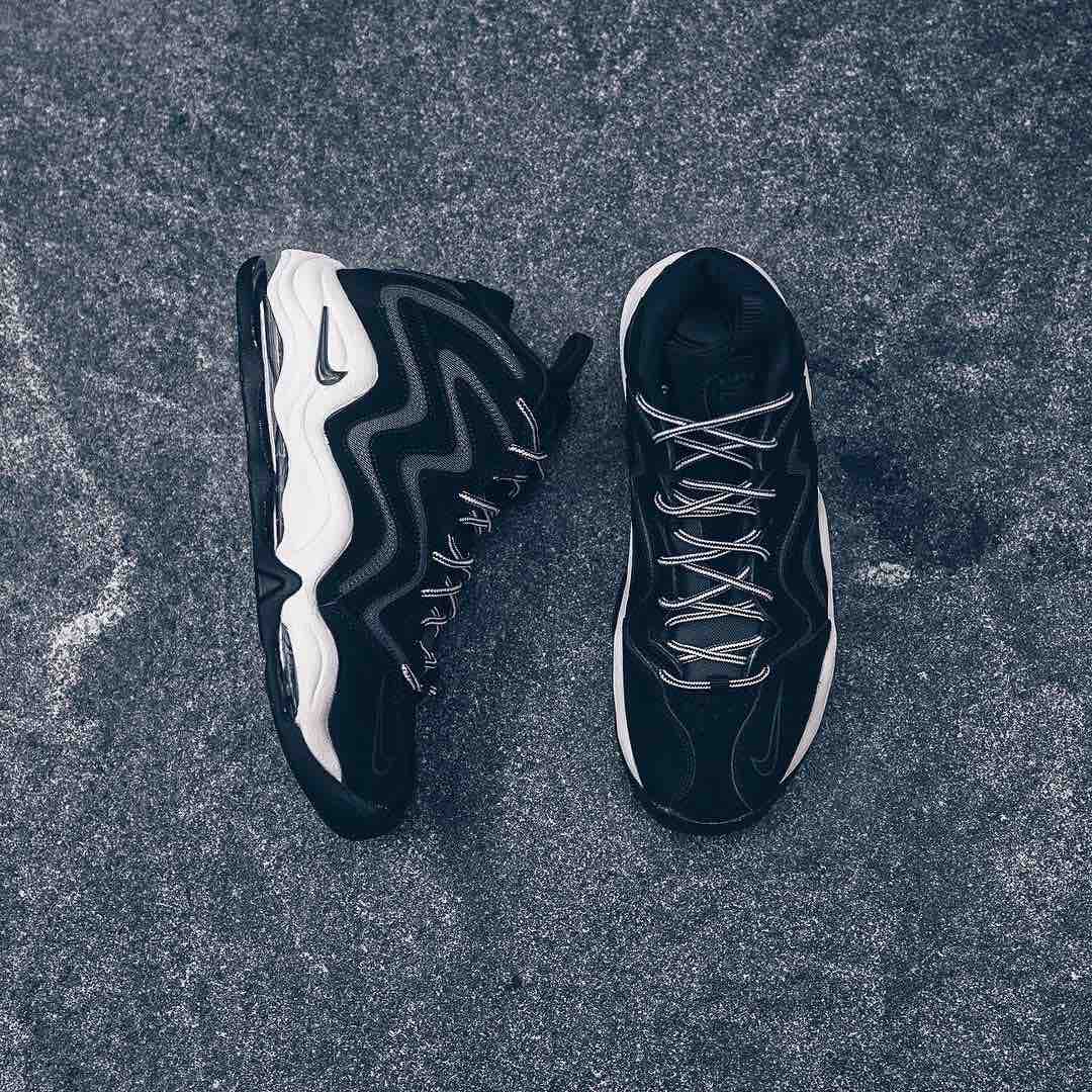 Nike Air Pippen
Black / Vast Grey