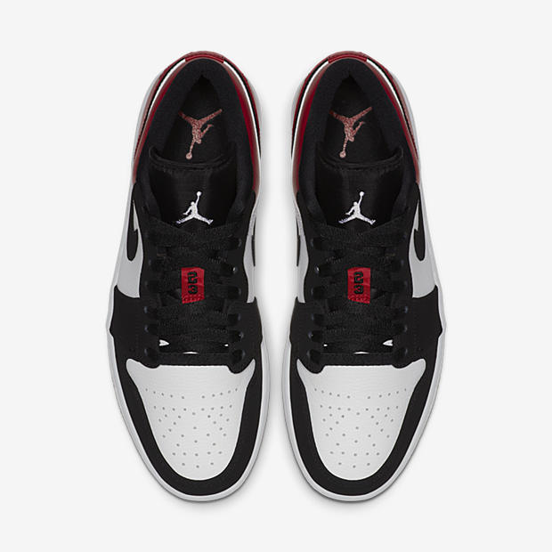 Air Jordan 1 Low
« Black Toe »