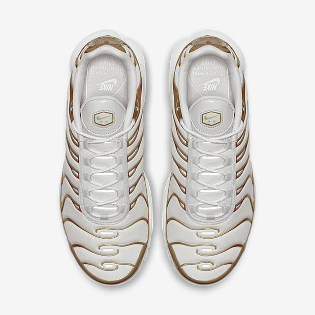 Nike Air Max Plus
Grey / Gold