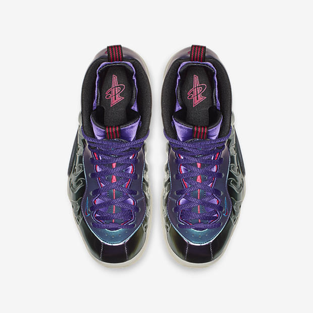 Nike Air Foamposite One
« Iridescent Purple »