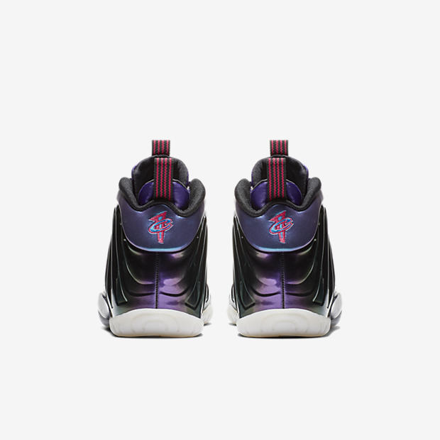 Nike Air Foamposite One
« Iridescent Purple »