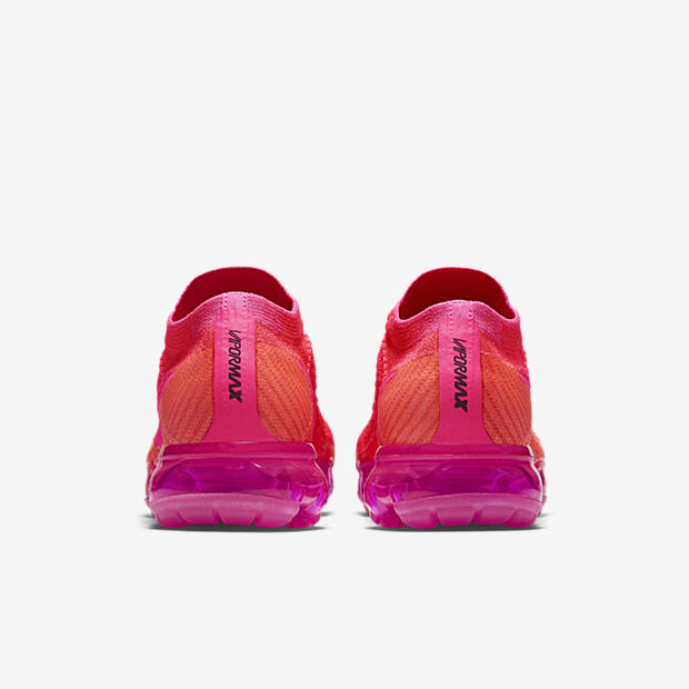 Nike  Air Vapormax
Hyper Punch / Pink Blast