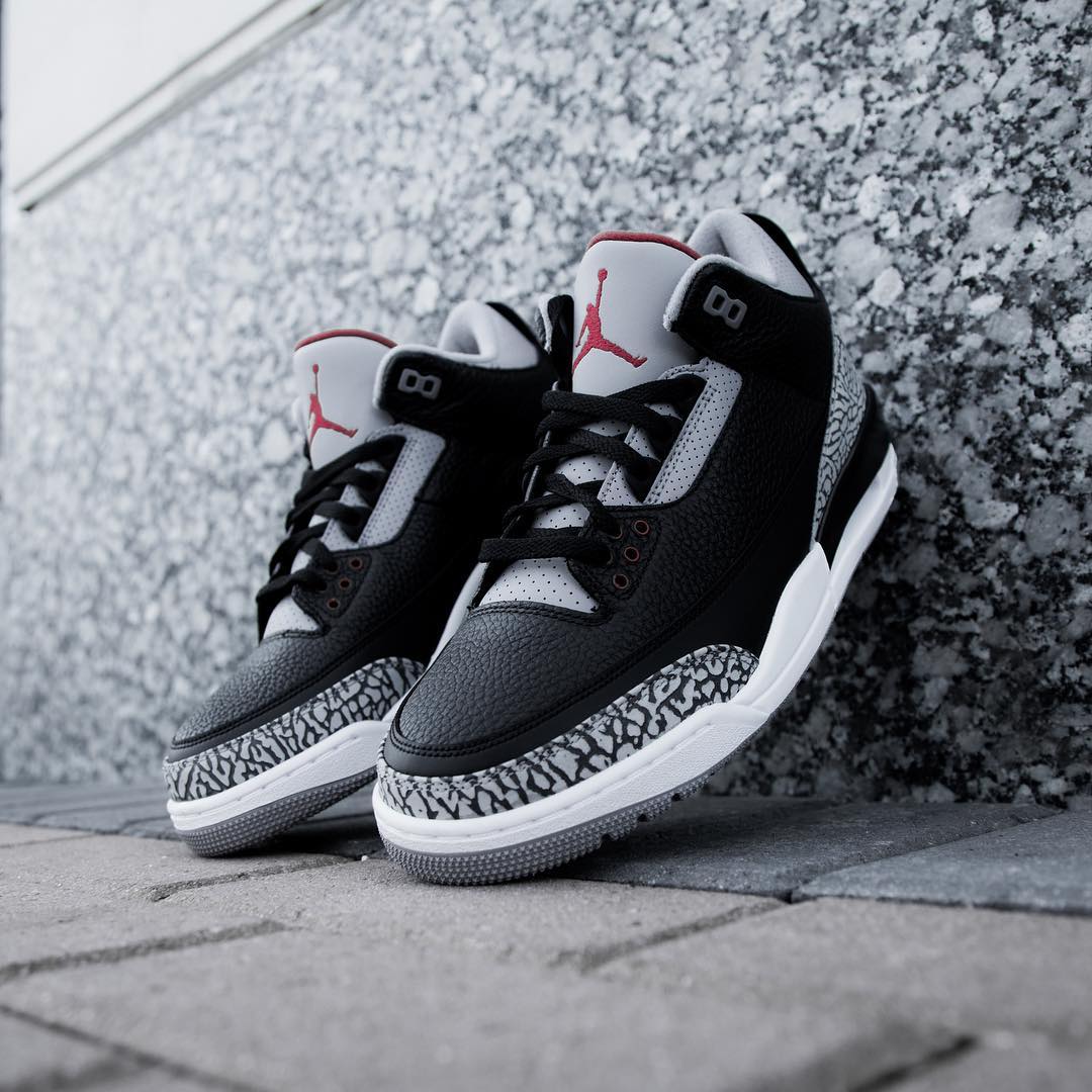 Air Jordan 3
« Black Cement »