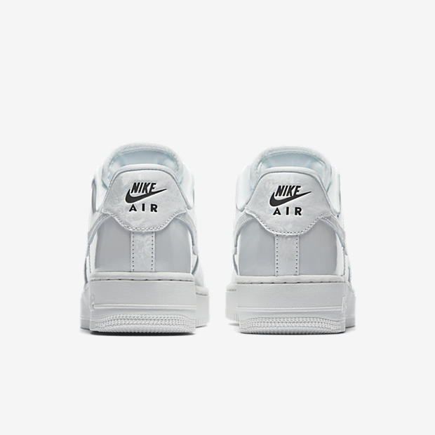 Nike Air Force 1 Low LX
Summit White / Black