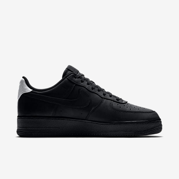 Nike Air Force 1 07 Premium
Black / White