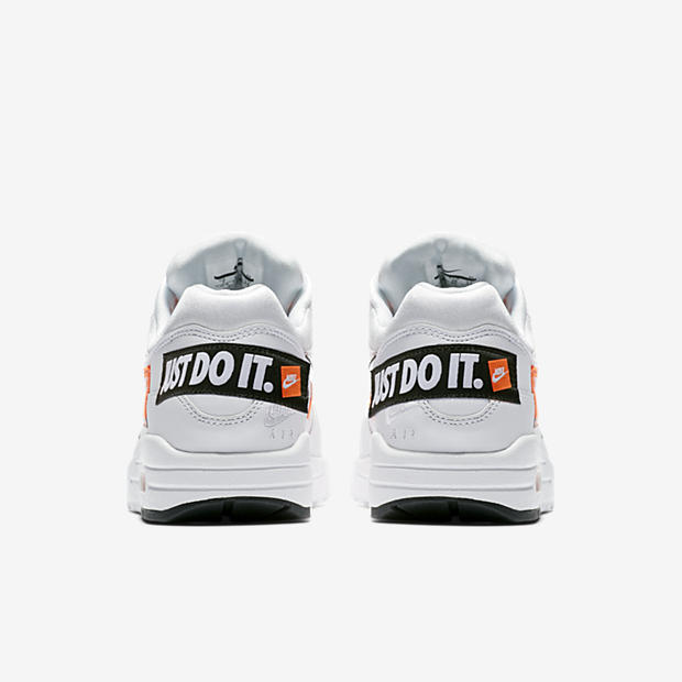 Nike Air Max 1 Lux
« Just Do It »
White / Black / Orange