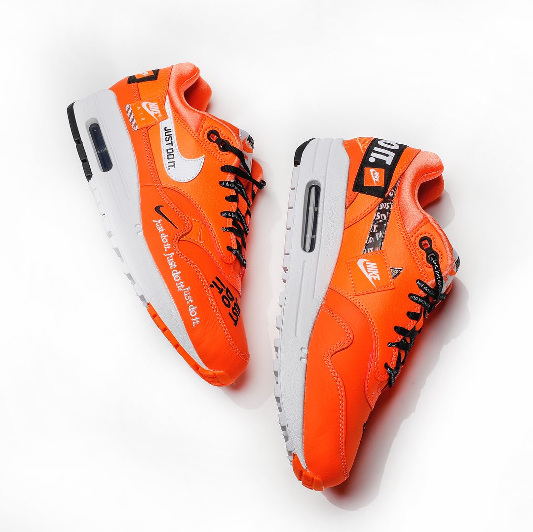 Nike Air Max 1 Lux
« Just Do It »
Orange / Black / White