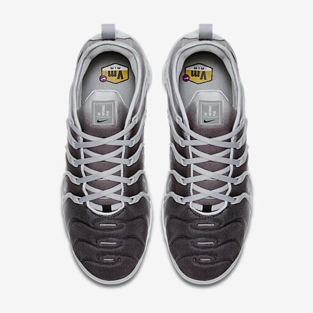 Nike Air VaporMax Plus
Black / Grey / White