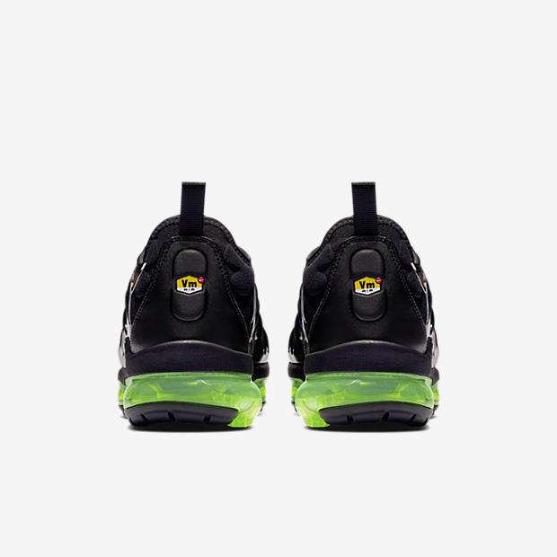 Nike Air VaporMax Plus
Black / Volt