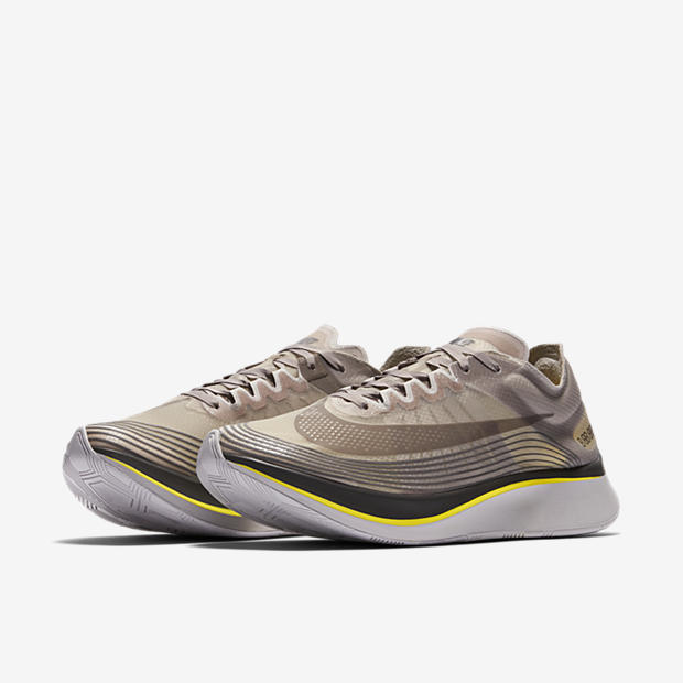 Nike Zoom Fly
Sepia Stone / Sonic Yellow