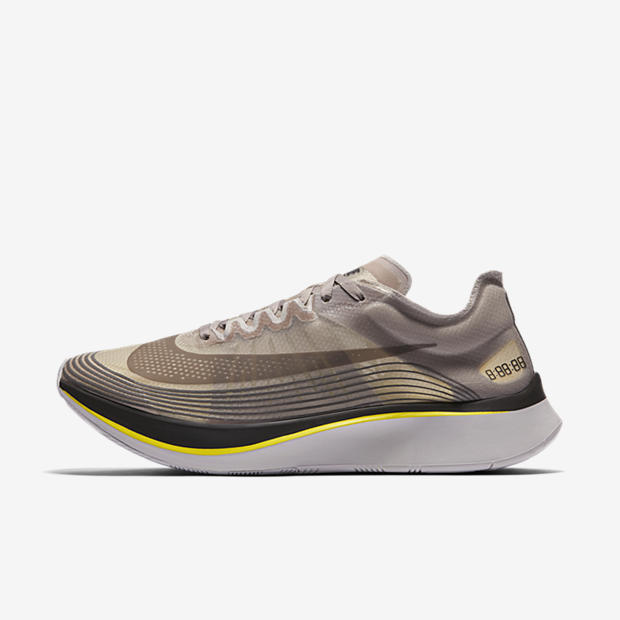 Nike Zoom Fly
Sepia Stone / Sonic Yellow