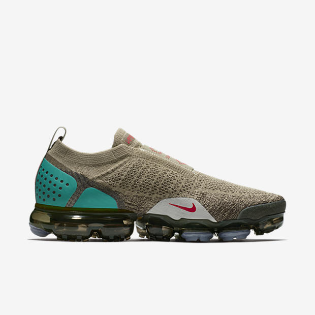 Nike Air VaporMax Moc 2
Olive / Red
