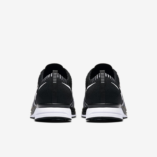 Nike Flyknit Trainer
Black / White