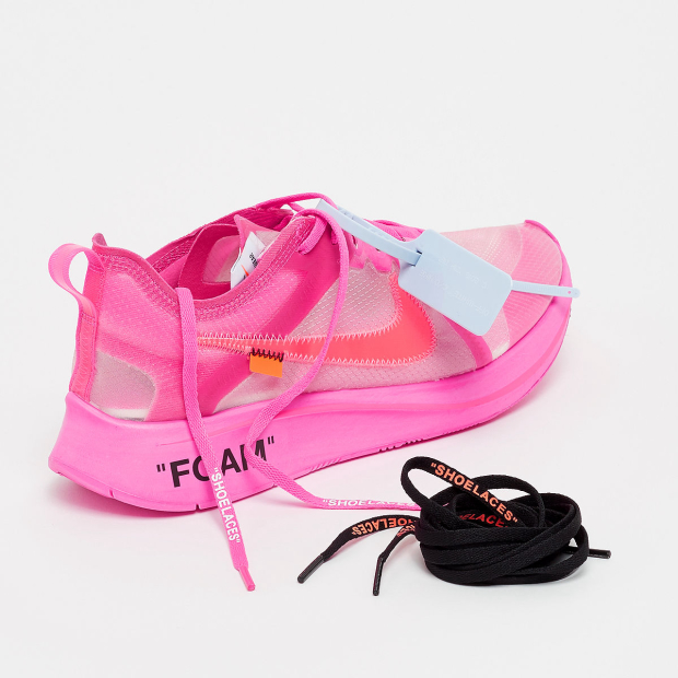 Nike x Off-White
Zoom Fly Pink