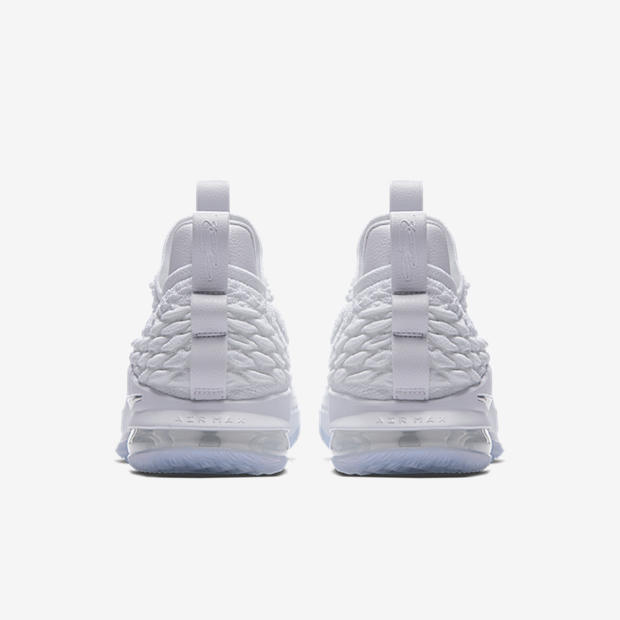 Nike LeBron 15 Low
White / Grey / Silver