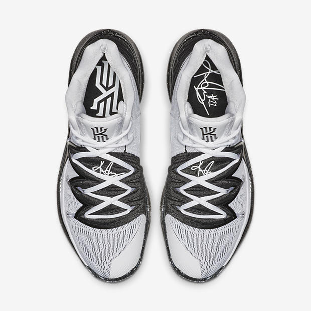 Nike Kyrie 5
« Oreo »