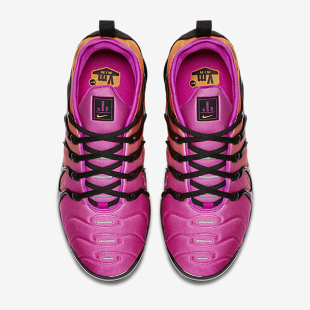 Nike Air VaporMax Plus
Pink / Black