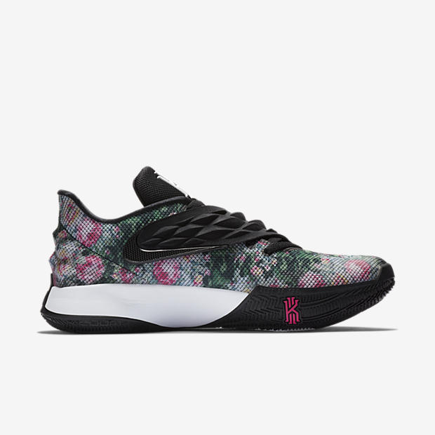 Nike Kyrie Low
« Floral »