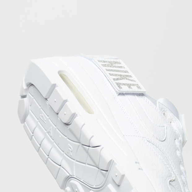 Nike Air Max 1-100
« Triple White »