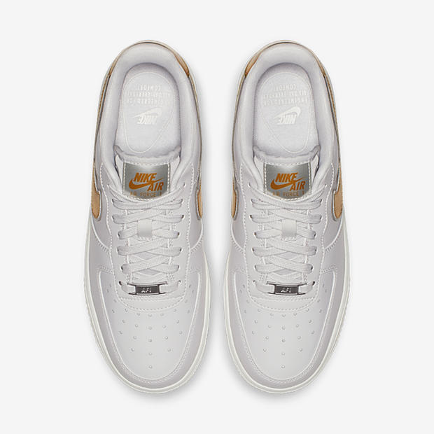 Nike Air Force 1 07
Grey / Gold