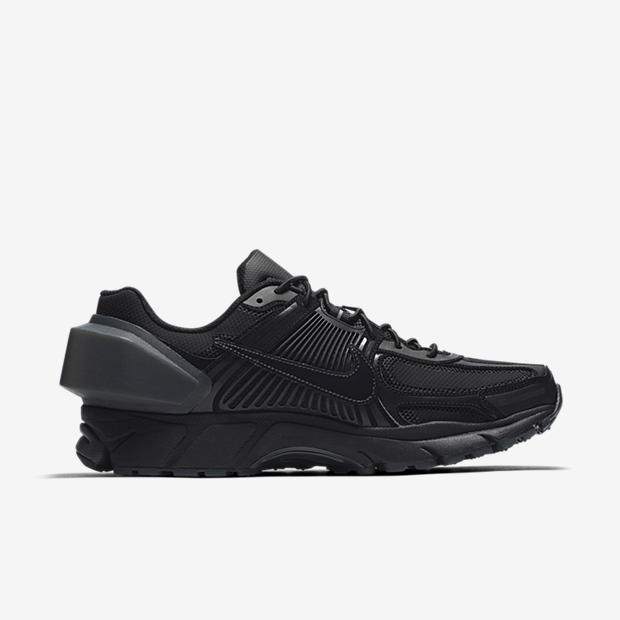 A COLD WALL x Nike
Zoom Vomero 5
Black / Silver / Anthracite