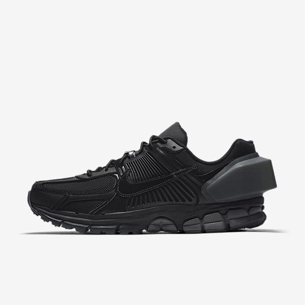 A COLD WALL x Nike
Zoom Vomero 5
Black / Silver / Anthracite