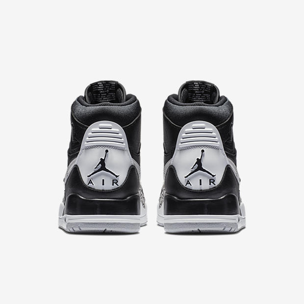 Air Jordan Legacy
Black / White