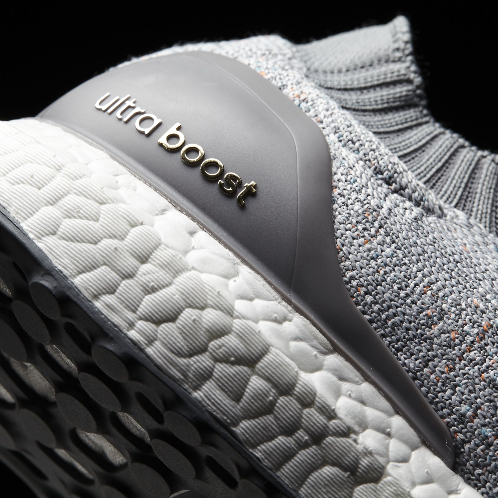 Adidas Ultra Boost Uncaged
Light Grey / White