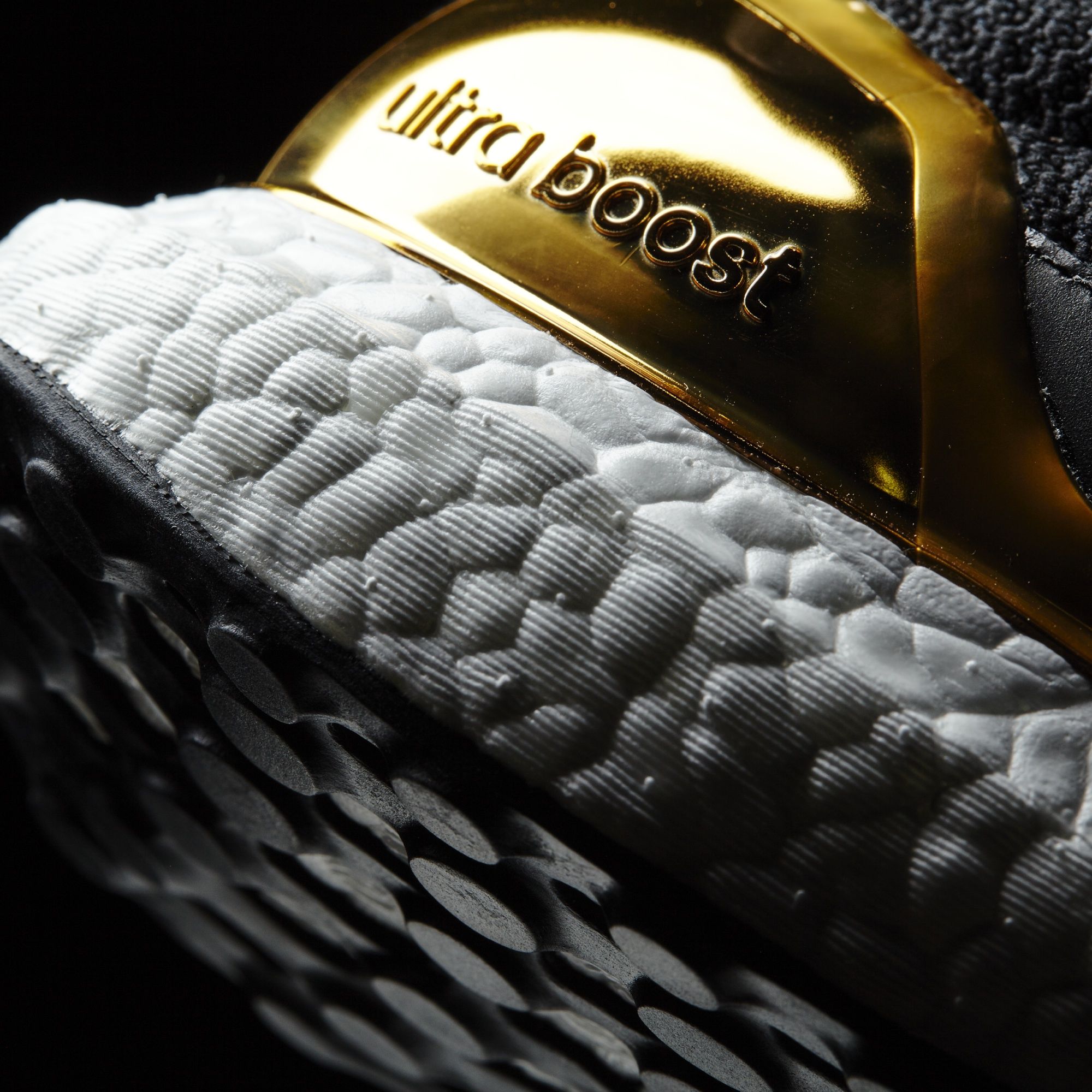 Adidas Ultra Boost LTD
Core Black / Kurz Gold Foil 
