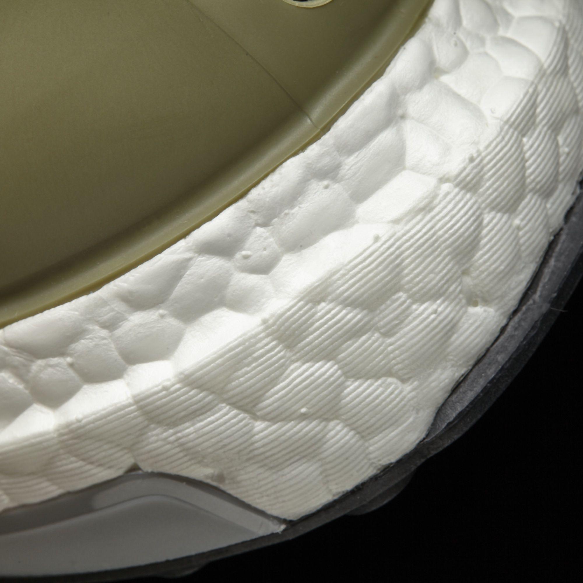 Adidas Ultra Boost
Pearl Grey / Trace Cargo