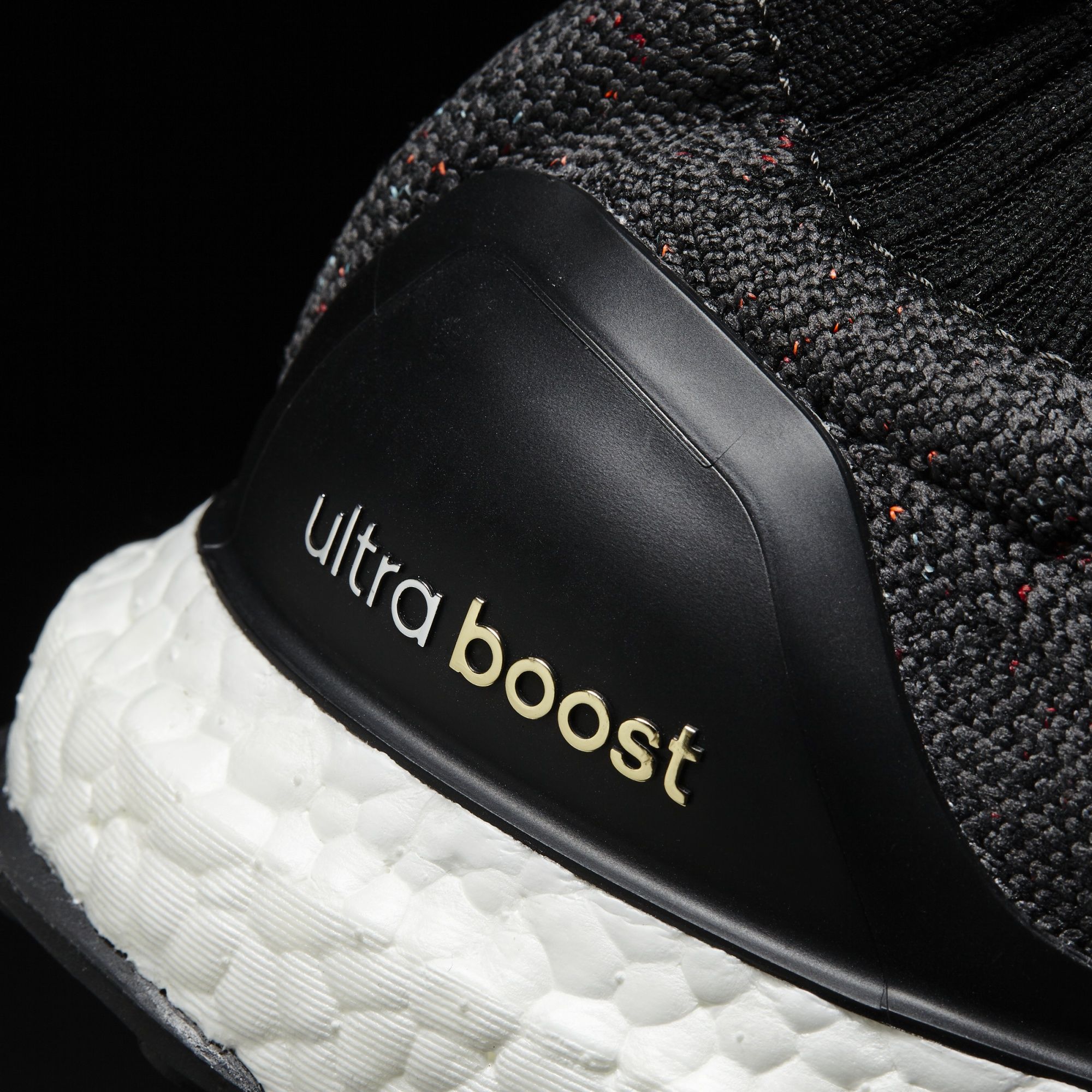 Adidas Ultra Boost Uncaged
Core Black / Multi-Color