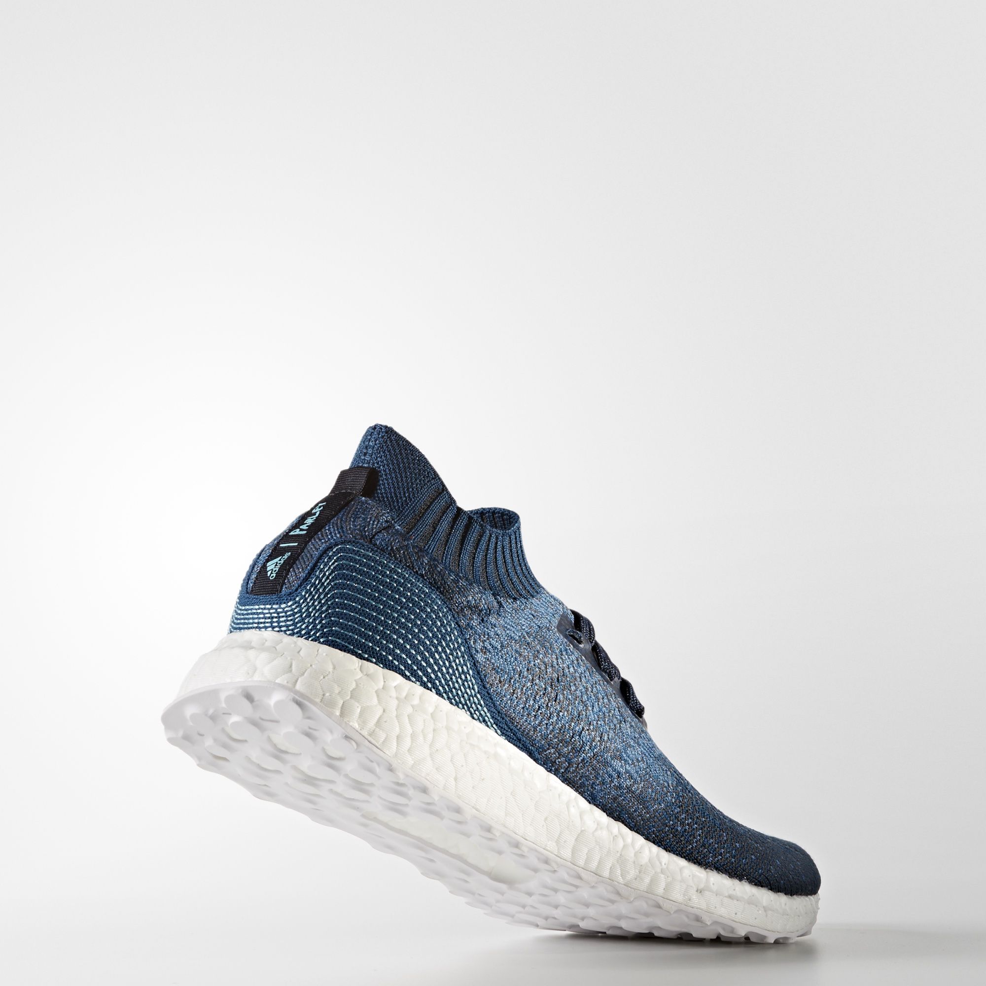 Adidas Ultra Boost Uncaged Parley
Blue / White