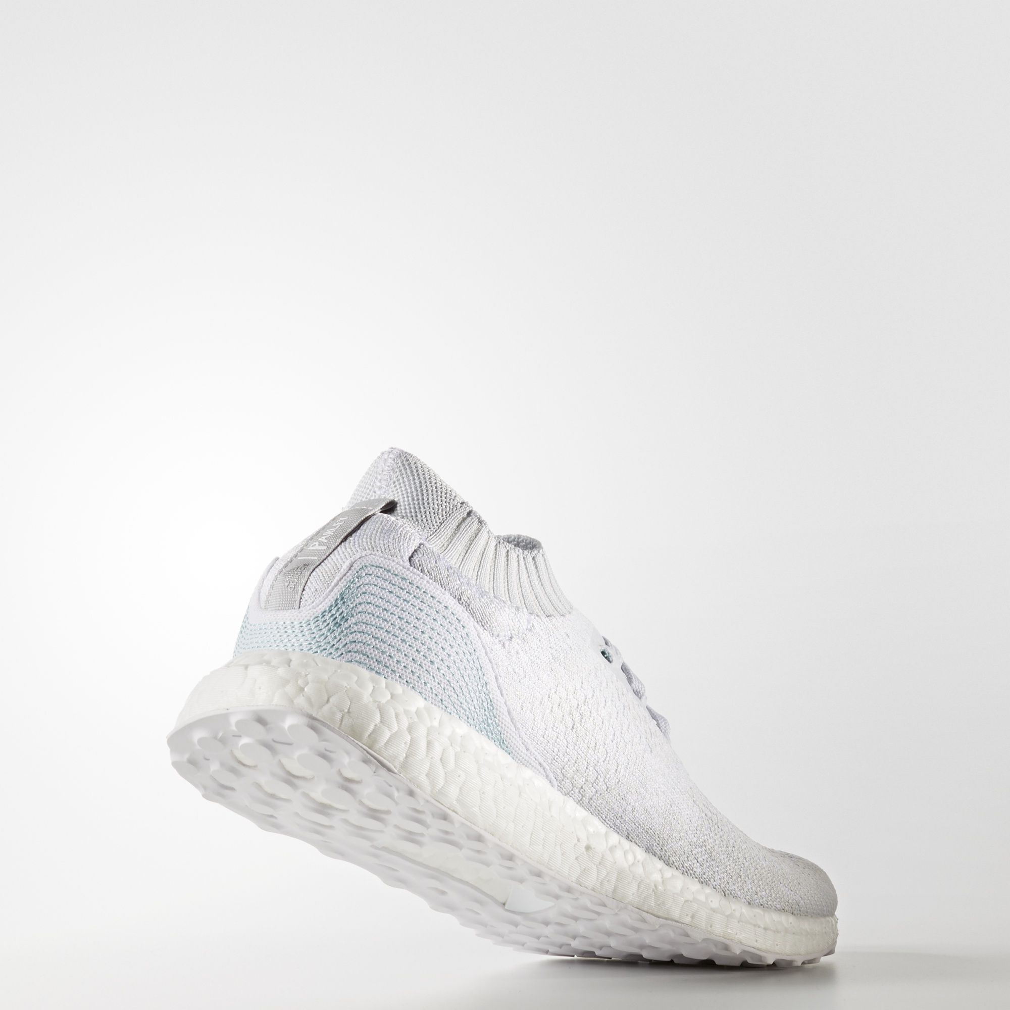 Adidas Ultra Boost Uncaged 
« Parley »
